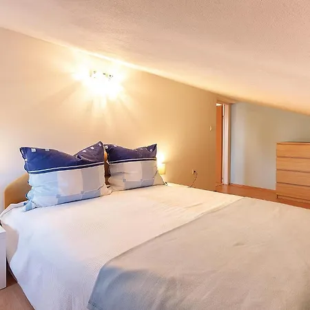 Apartman 4 Bedroom Gorgeous In *