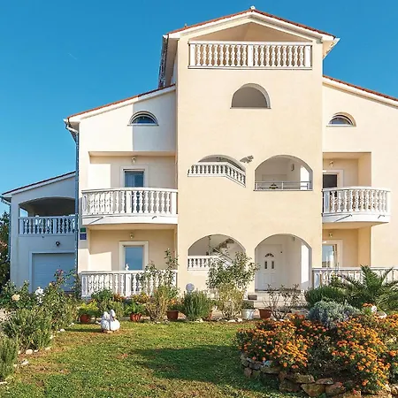 Apartman 4 Bedroom Gorgeous In *