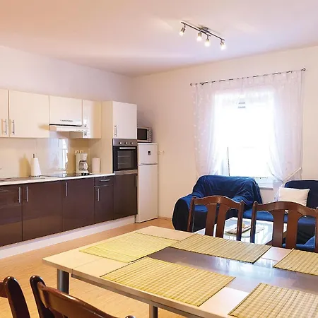 アパート 4 Bedroom Gorgeous In *